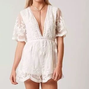 NWT Dress Day Deep V Lace Romper M